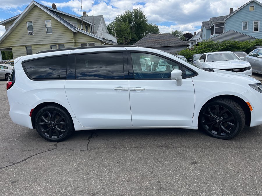 Used 2018 Chrysler Pacifica Touring-L Plus w/ Advanced Safetytec Group FWD image 4