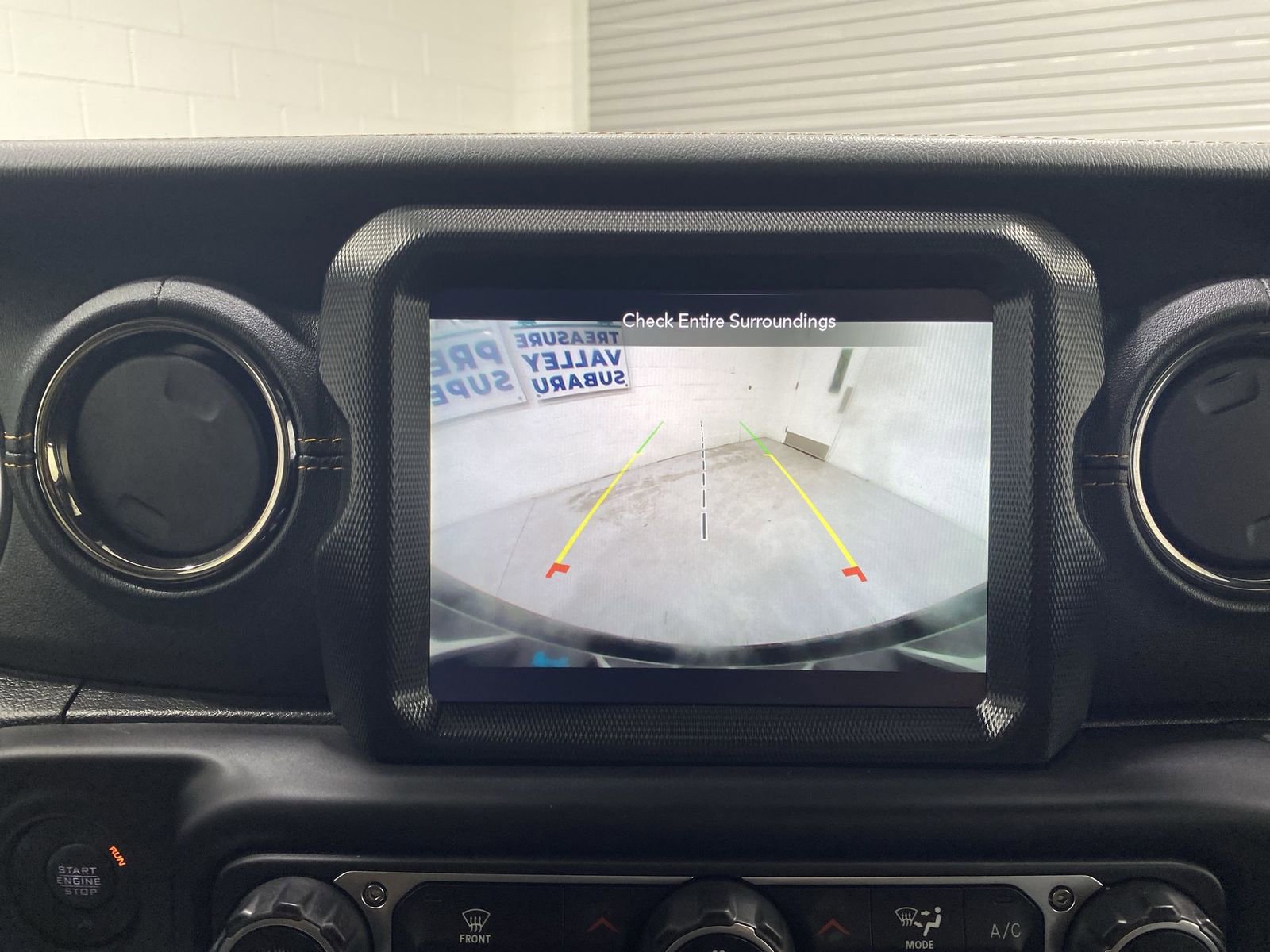 Used 2023 Jeep Wrangler Unlimited Sahara AWD/4WD image 17