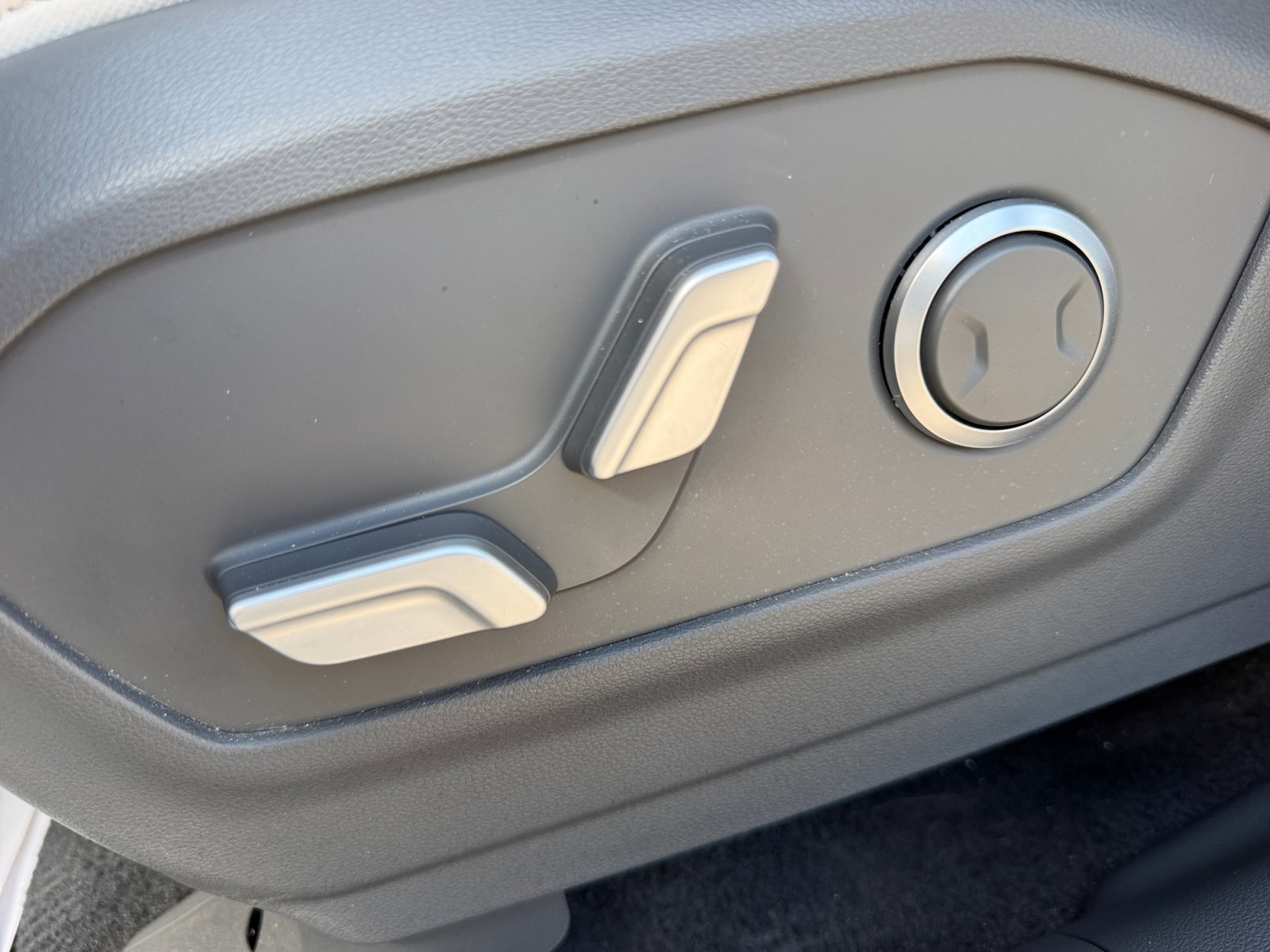 Used 2025 Hyundai Santa Fe SEL FWD image 14