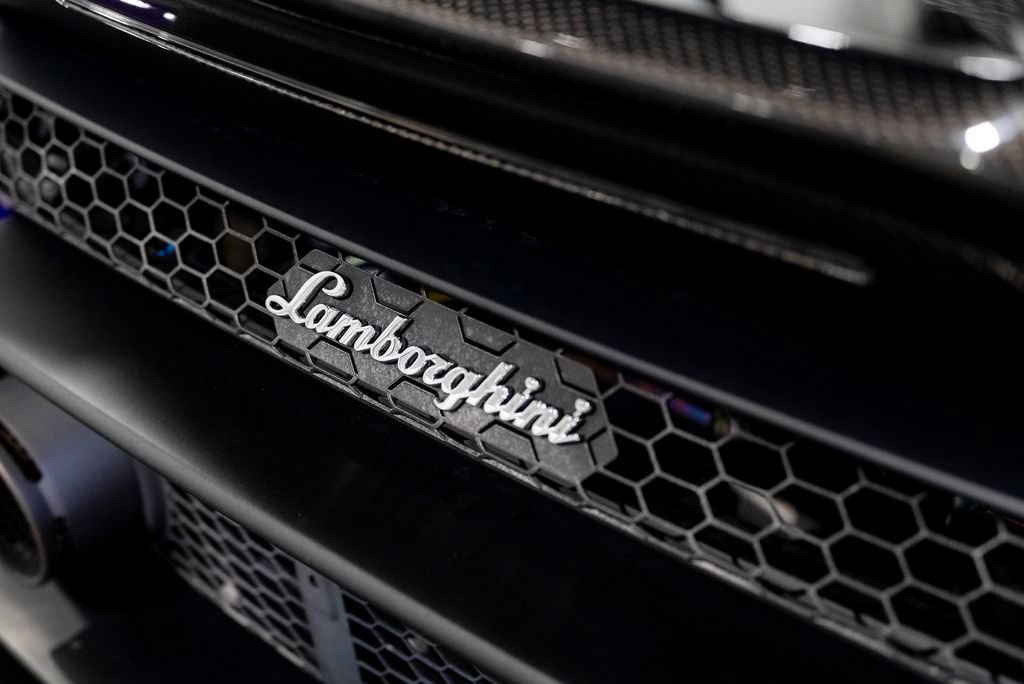 Used 2021 Lamborghini Huracan EVO RWD image 31