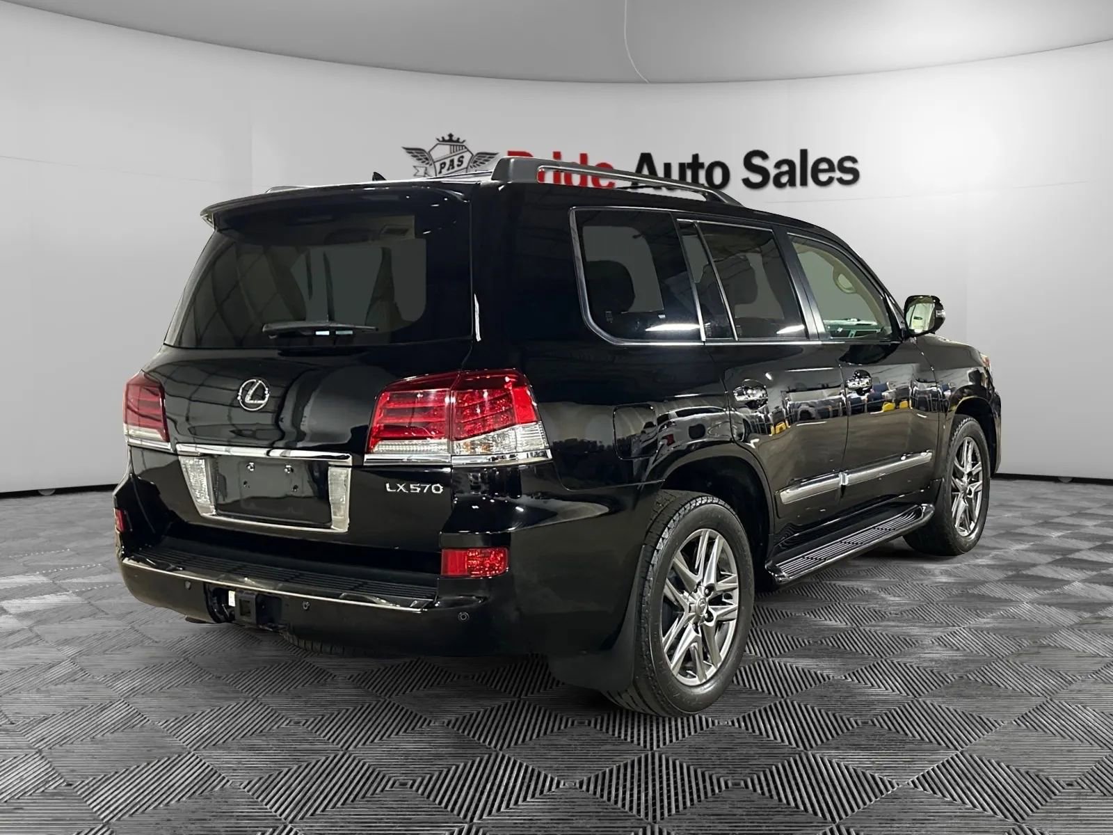 Used 2015 Lexus LX 570 4WD w/ Luxury Package image 5