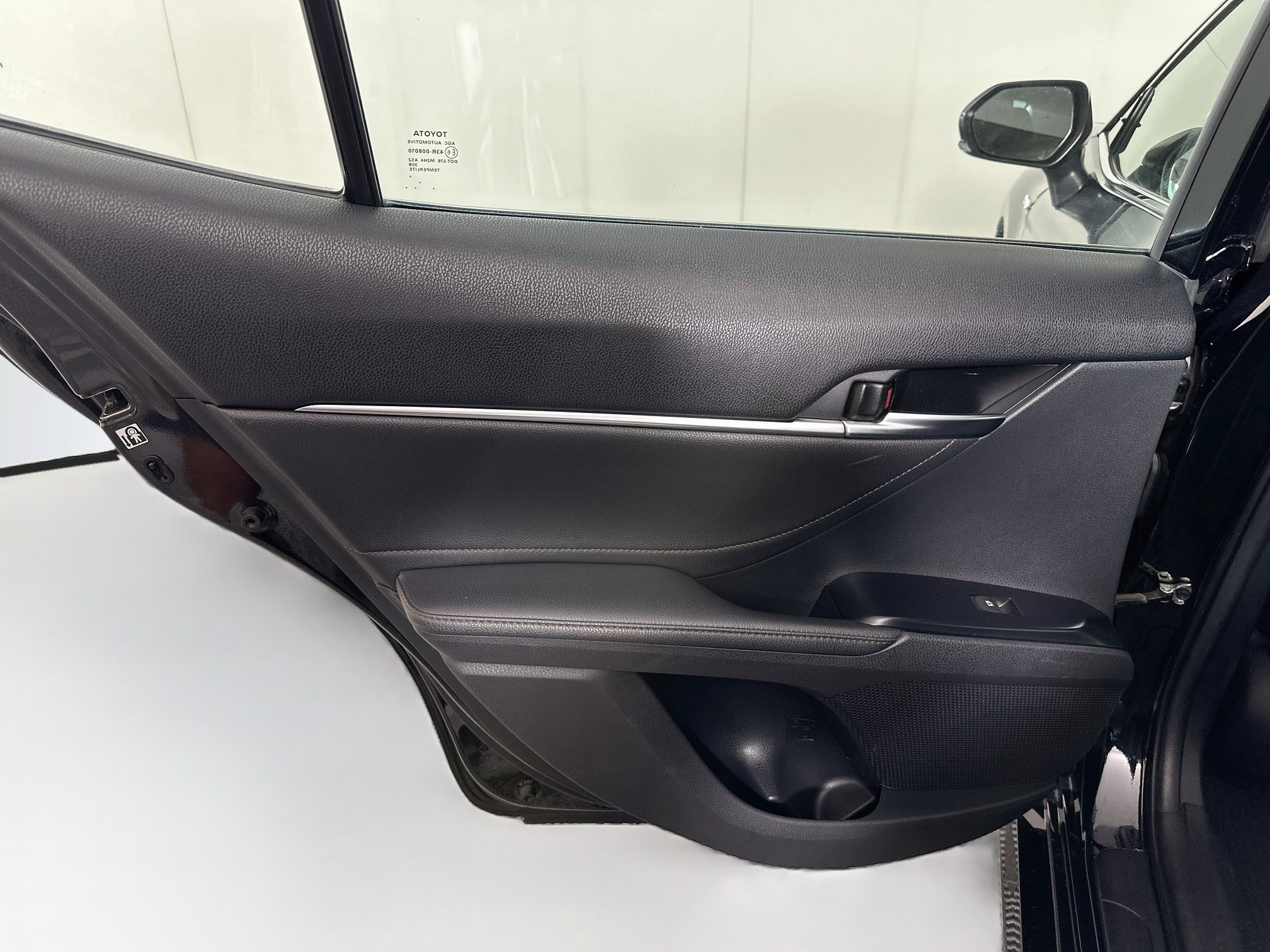 Used 2018 Toyota Camry XLE FWD image 25