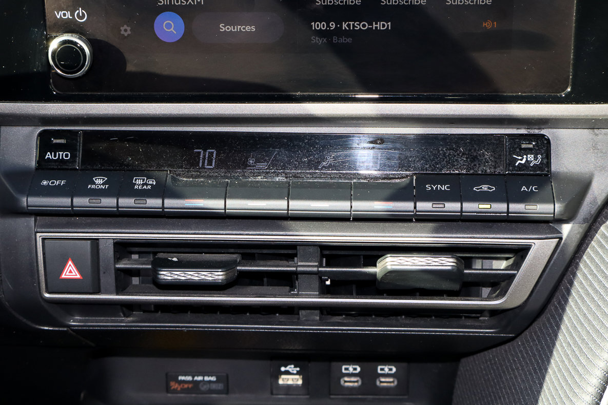 Used 2025 Toyota Camry SE image 11