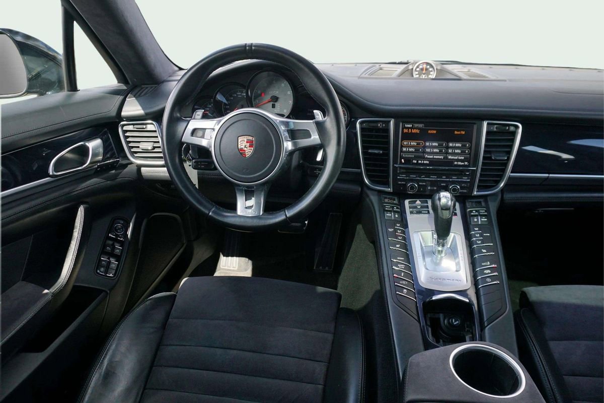 Used 2013 Porsche Panamera GTS image 22