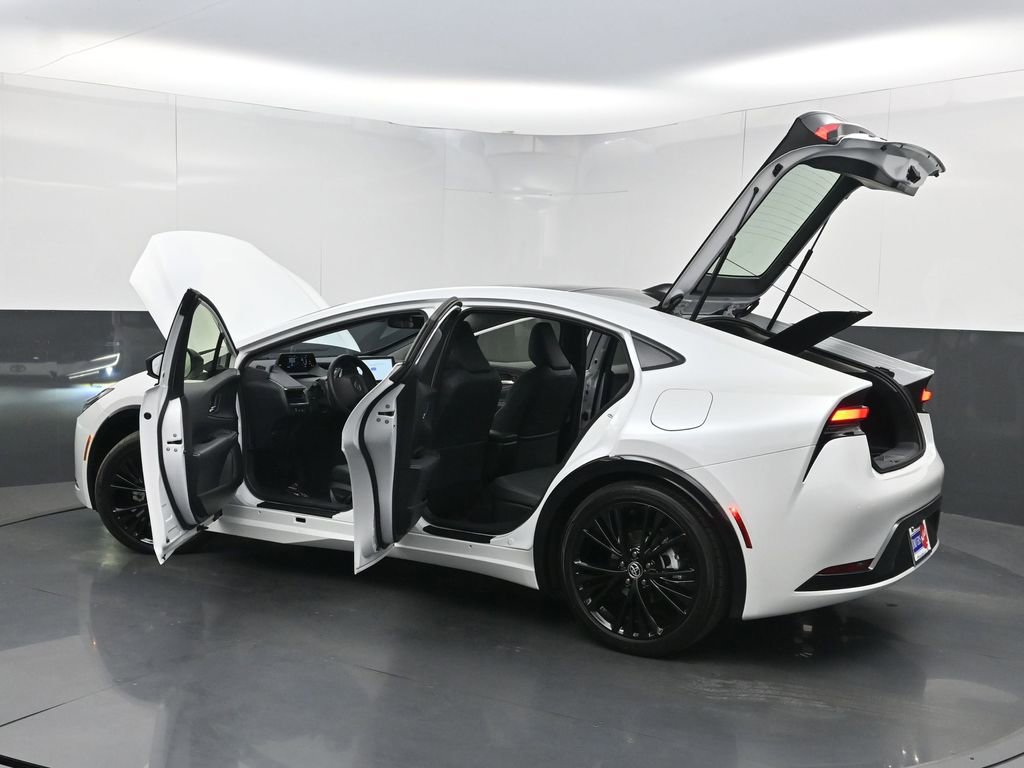 Used 2026 Toyota Prius FWD image 39