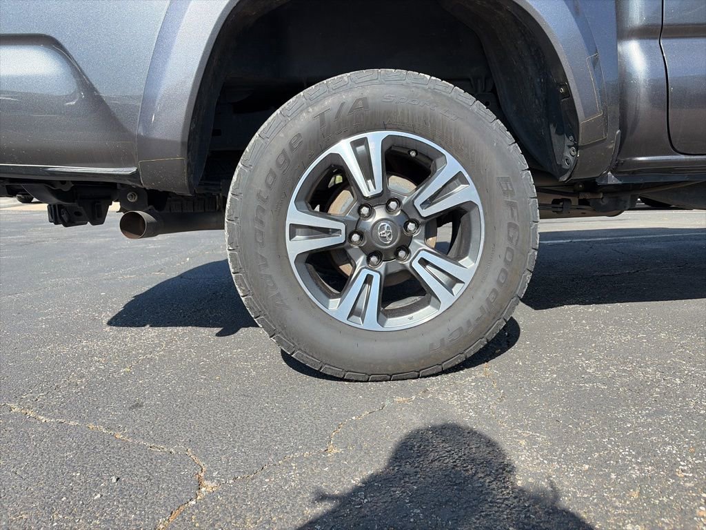 Used 2018 Toyota Tacoma TRD Sport w/ Technology Package image 7
