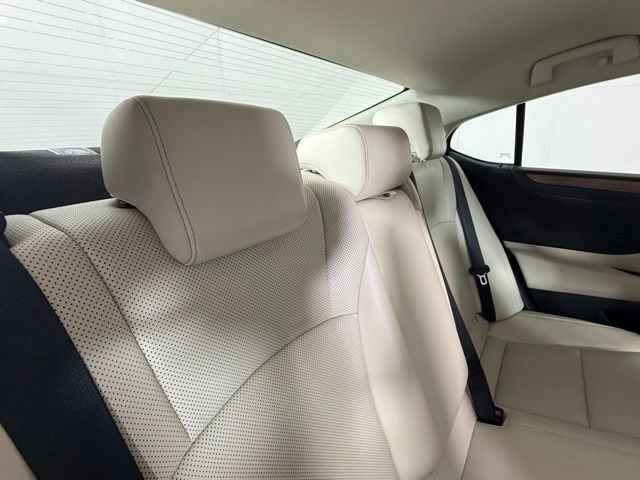 Certified 2025 Lexus ES 300h 300h w/ Premium Package image 29
