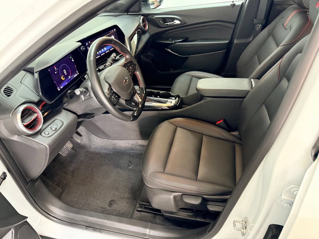 Used 2024 Chevrolet Trax RS w/ Sunroof Package FWD image 15