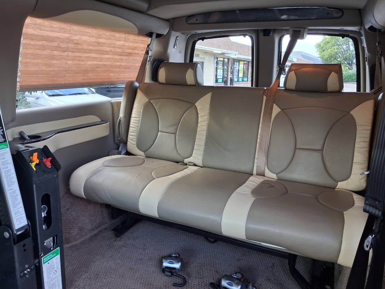 Used 2012 Chevrolet Express 1500 RWD image 17
