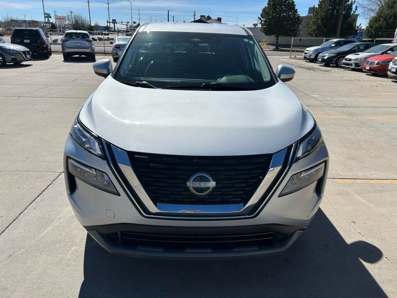 Used 2023 Nissan Rogue SV image 2