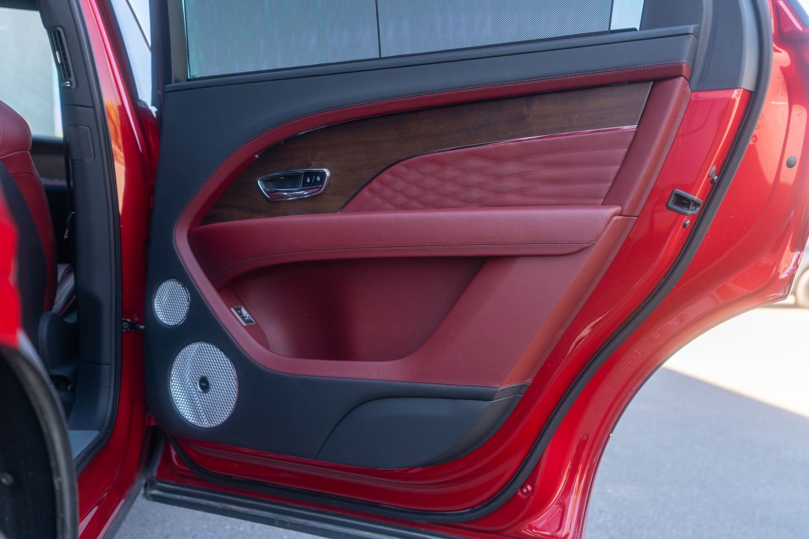 Certified 2024 Bentley Bentayga Extended Wheelbase image 35