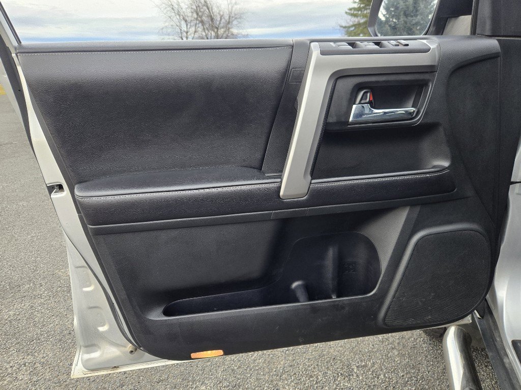 Used 2016 Toyota 4Runner SR5 Premium image 10