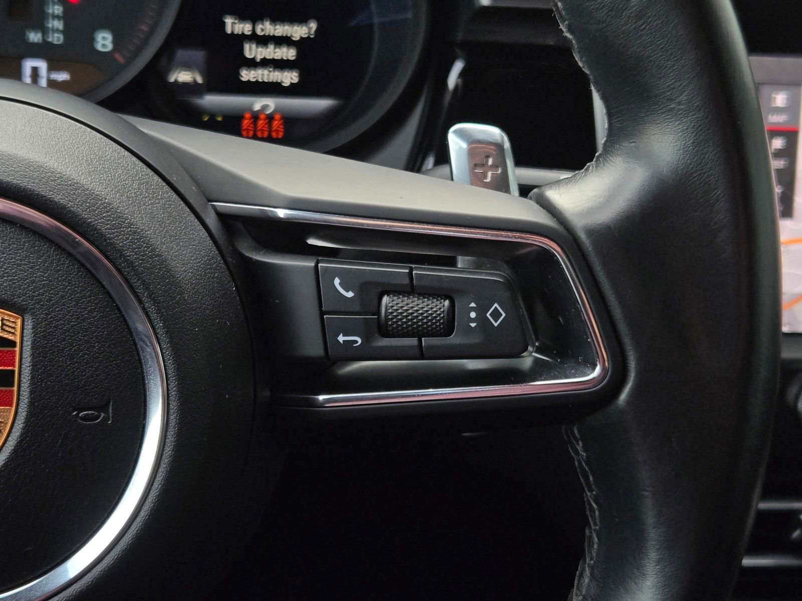 Used 2024 Porsche Macan AWD/4WD image 22