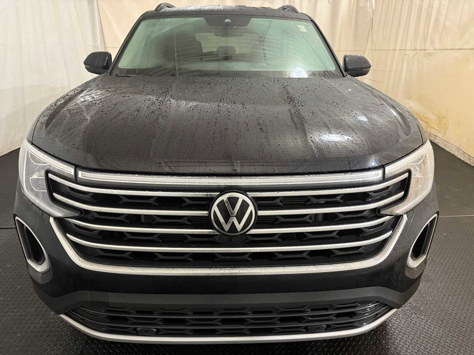 Certified 2025 Volkswagen Atlas SE image 3