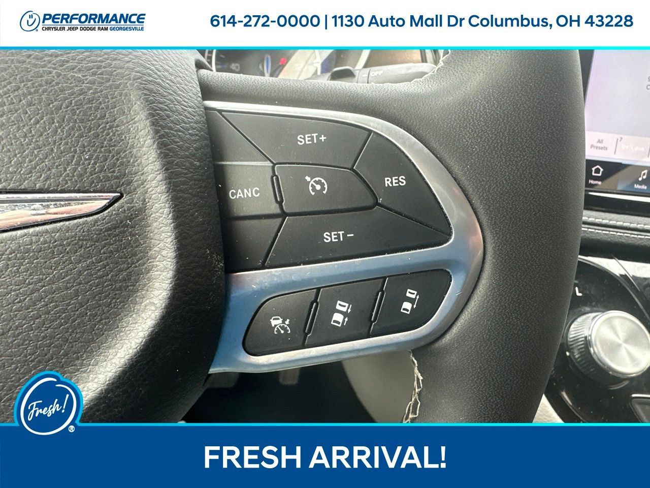 Used 2024 Chrysler Pacifica Touring-L AWD/4WD image 19