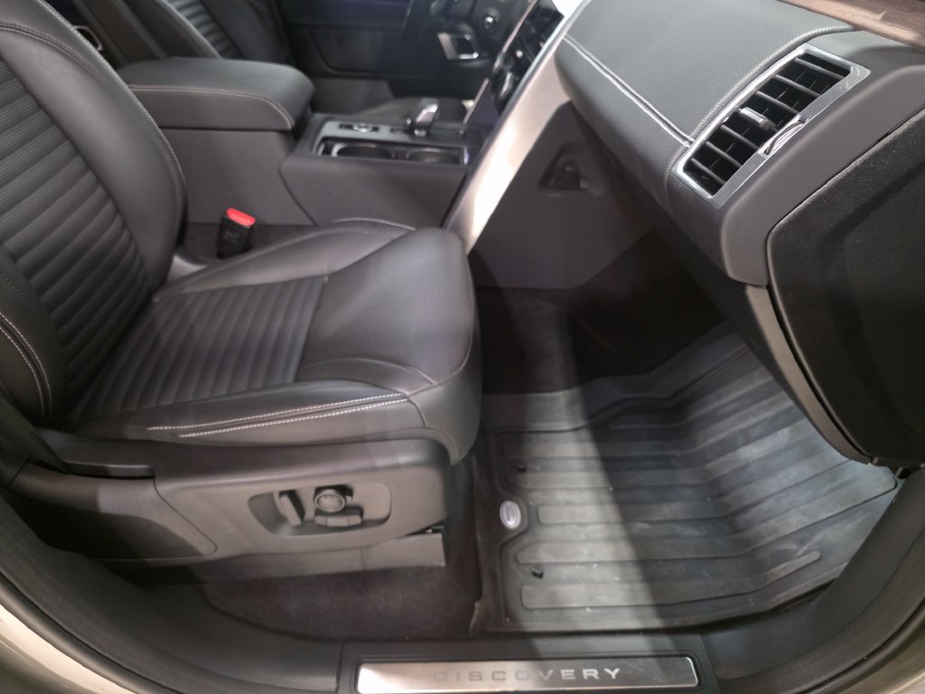 Certified 2025 Land Rover Discovery Dynamic SE AWD/4WD image 18