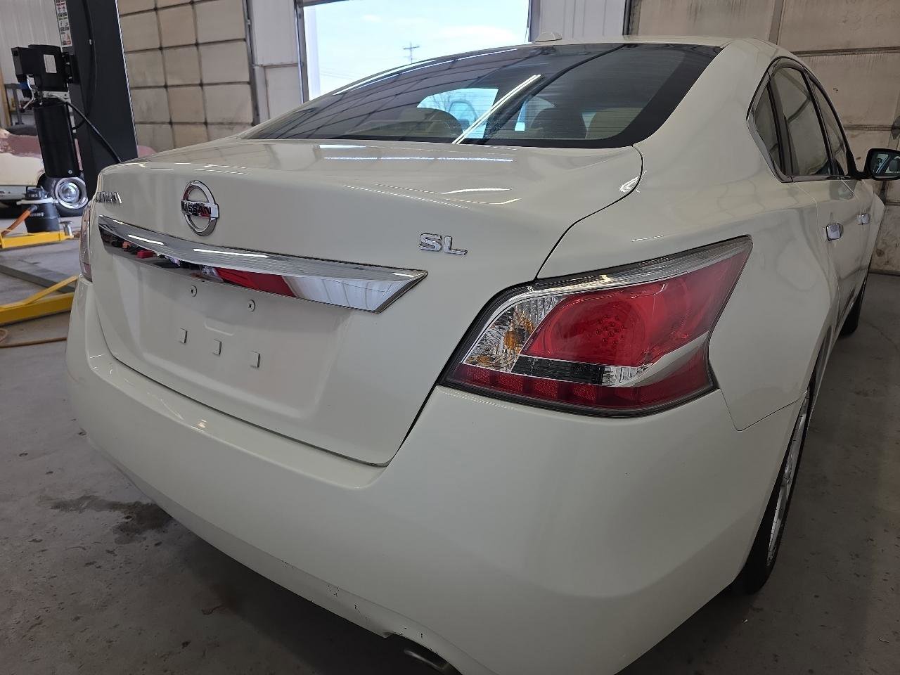 Used 2015 Nissan Altima 2.5 SL w/ Technology Package FWD image 14