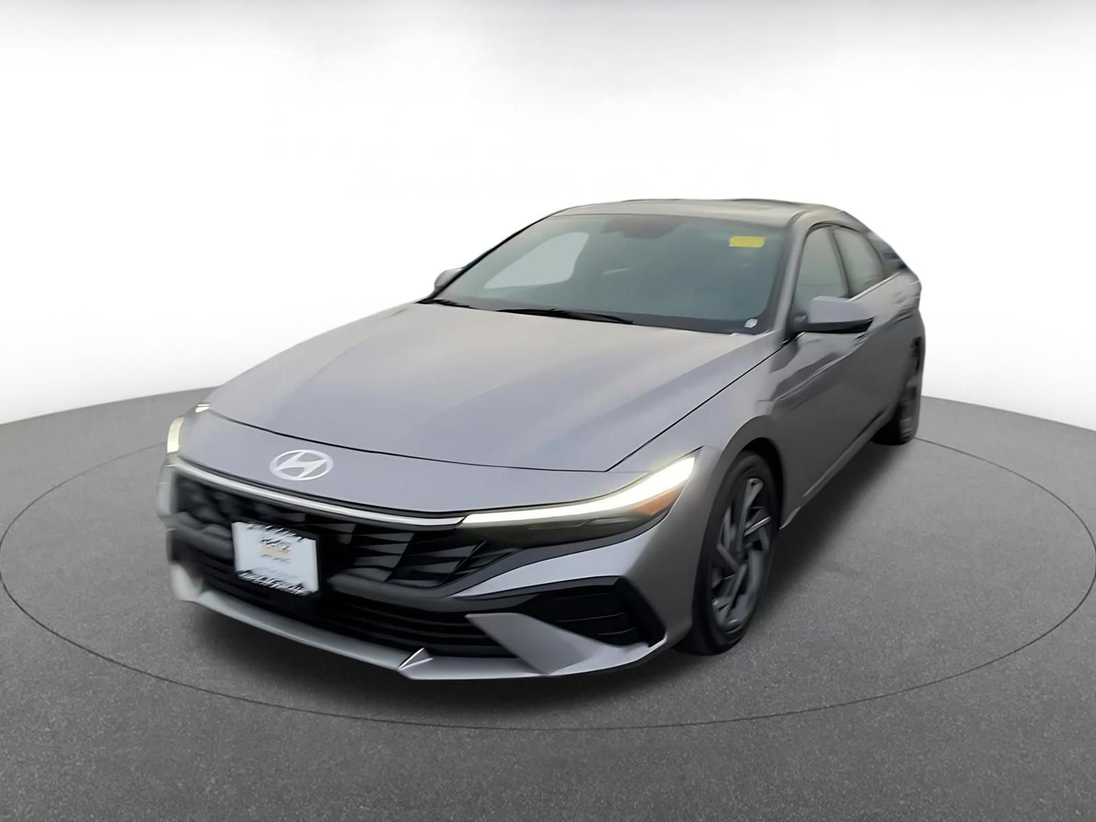 Used 2025 Hyundai Elantra Limited image 7