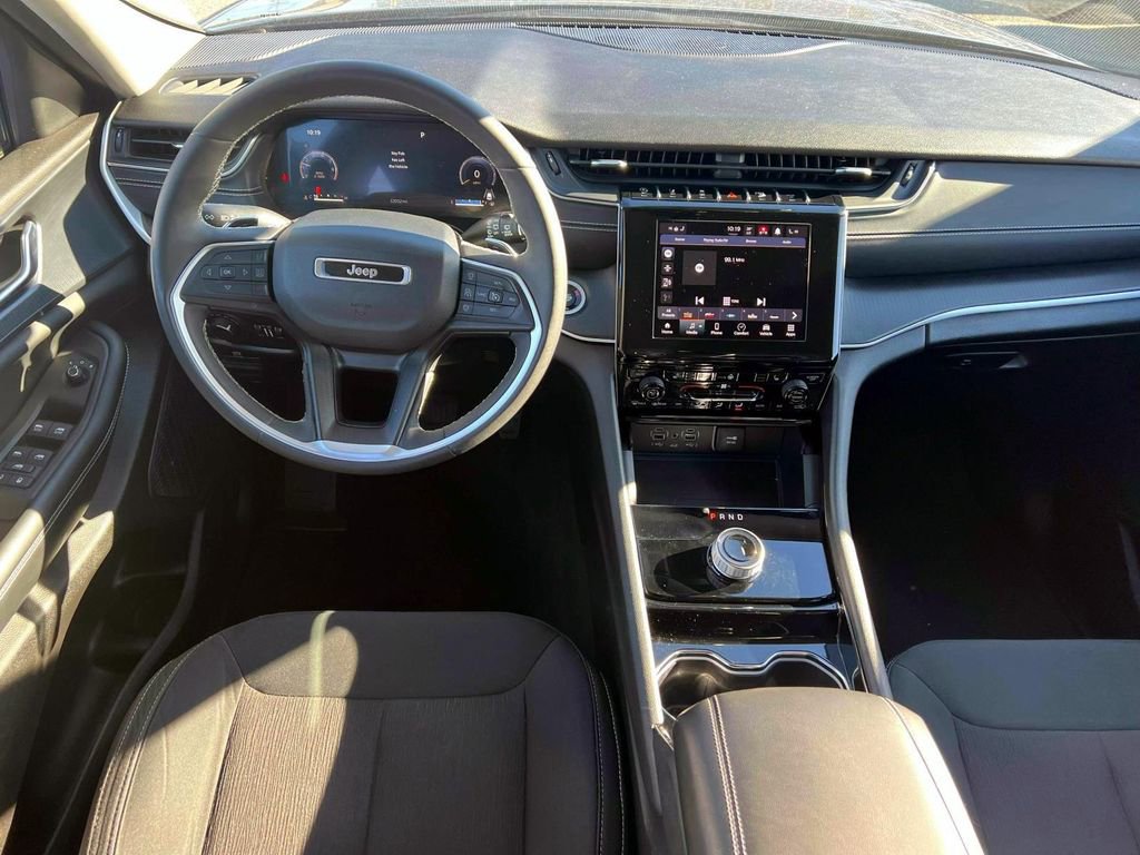 Certified 2023 Jeep Grand Cherokee Laredo w/ Luxury Tech Group I image 12