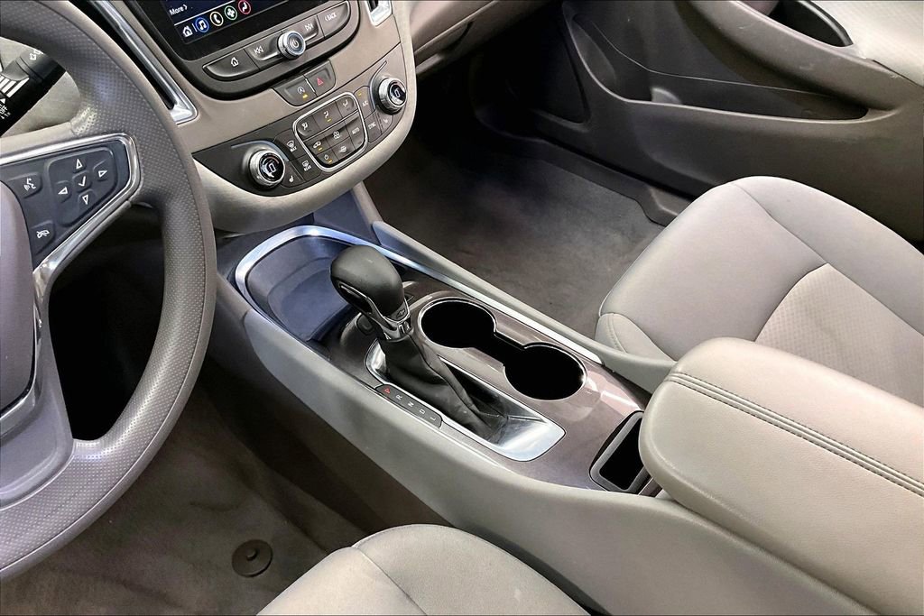 Used 2021 Chevrolet Malibu LT FWD image 16