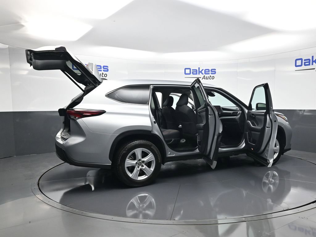 Used 2024 Toyota Highlander LE image 54
