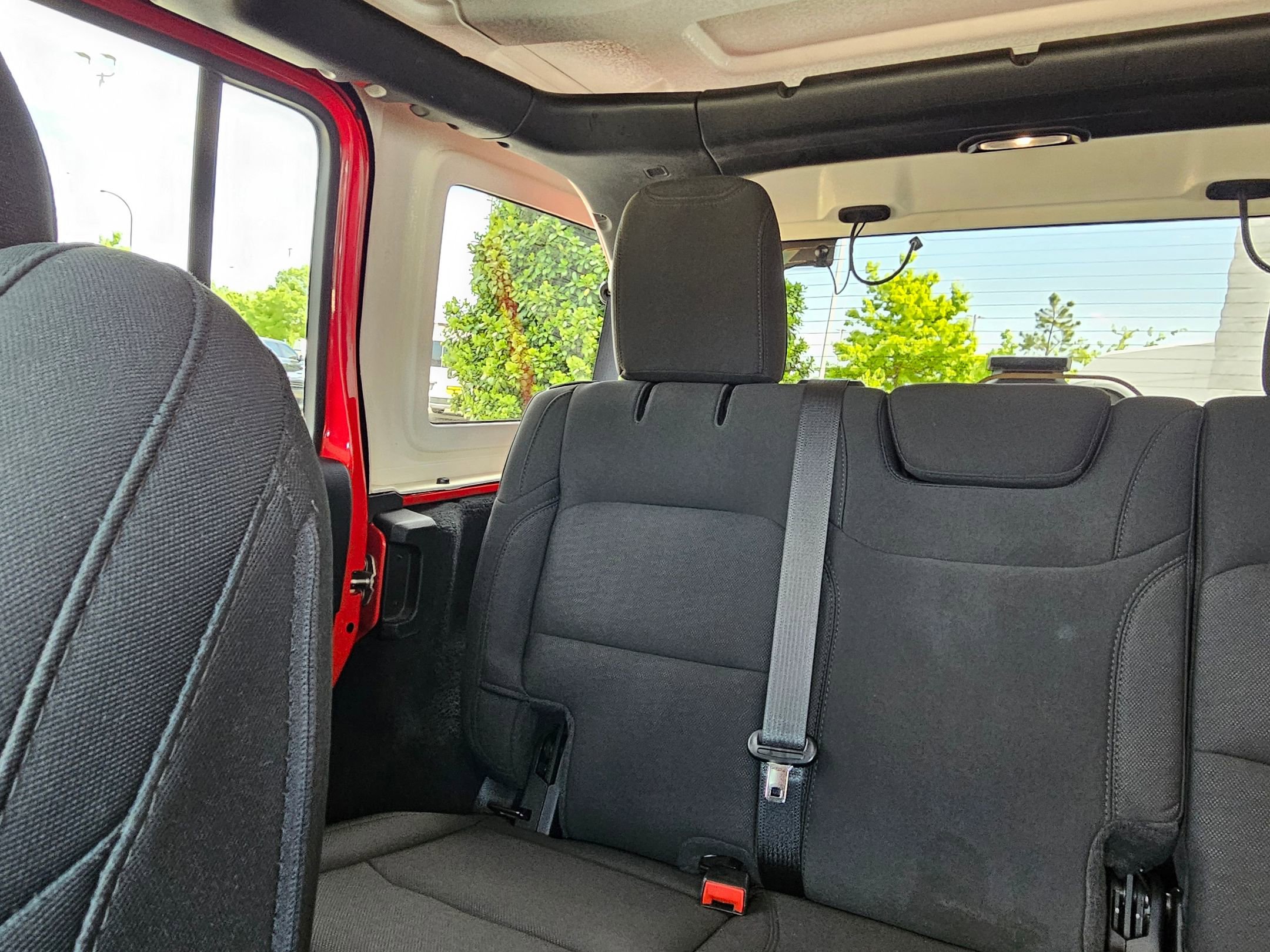 Used 2020 Jeep Wrangler Unlimited Sahara AWD/4WD image 25