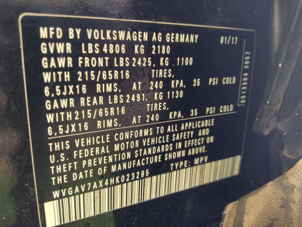 Used 2017 Volkswagen Tiguan S image 33