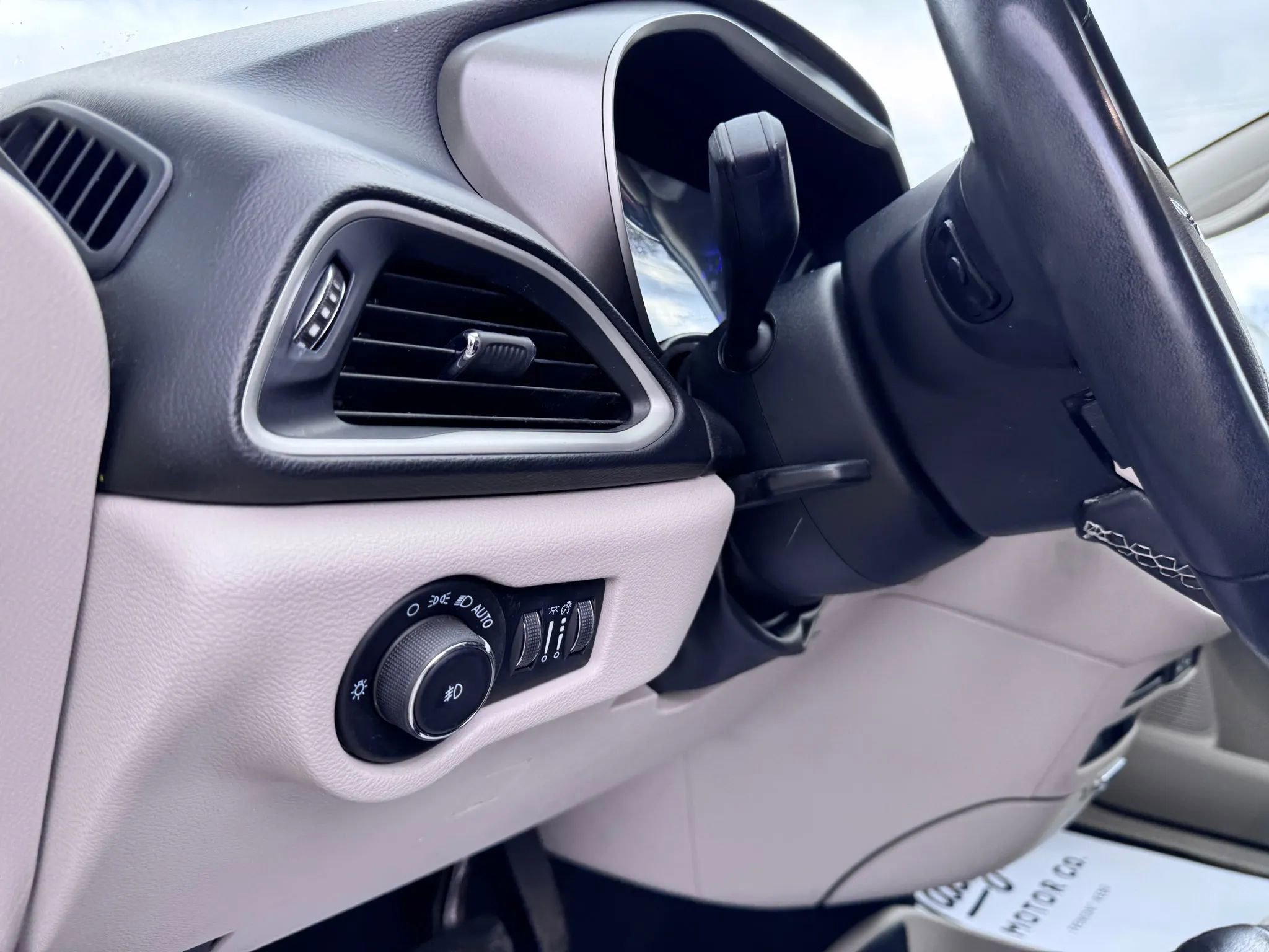 Used 2022 Chrysler Pacifica Touring-L image 22