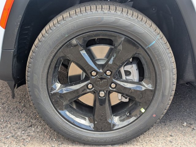 New 2025 Jeep Grand Cherokee L Limited w/ Black Appearance Package image 10