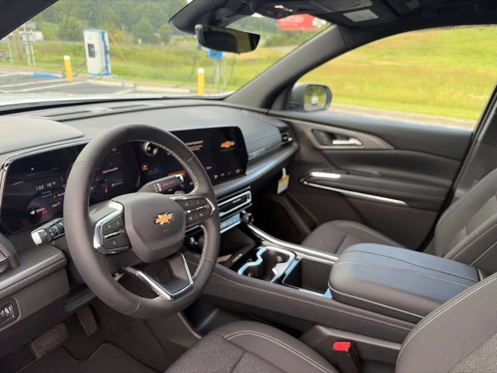 New 2026 Chevrolet Traverse LT w/ Driver Confidence Package AWD/4WD image 15