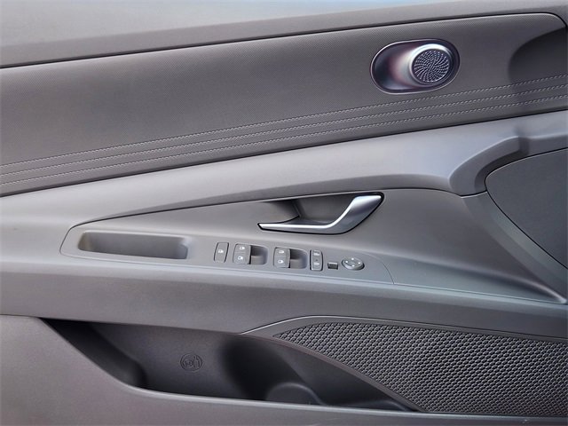 Certified 2023 Hyundai Elantra SEL image 17