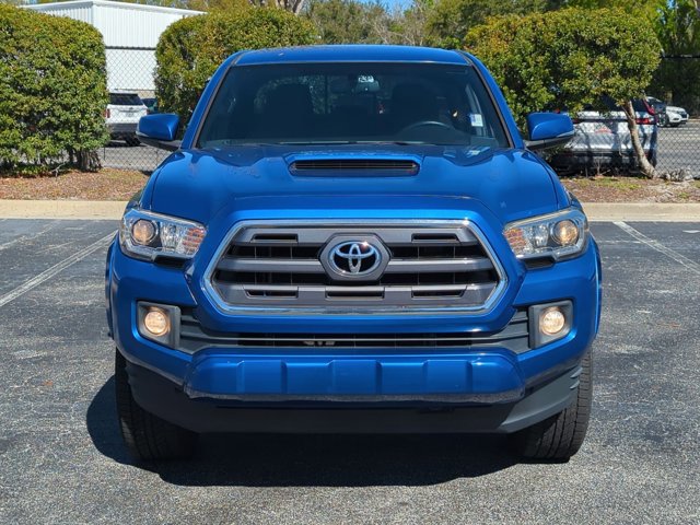 Used 2017 Toyota Tacoma TRD Sport w/ Tow Package image 2
