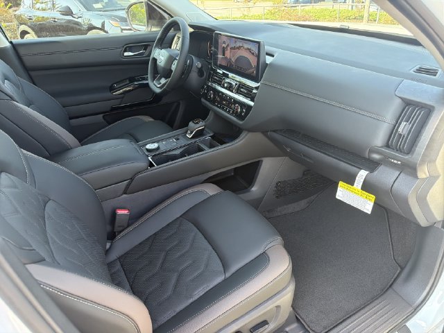 New 2026 Nissan Pathfinder Platinum AWD/4WD image 15