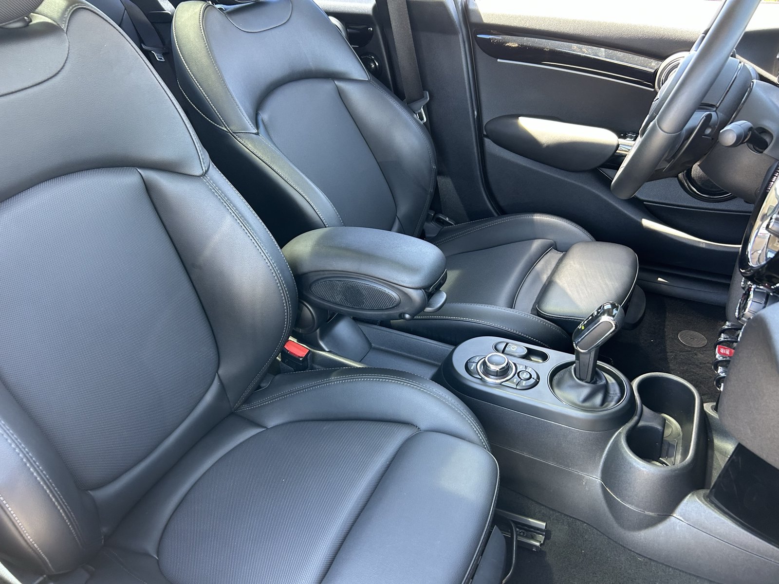 Used 2022 MINI Cooper S w/ Driver Assistance Package FWD image 10