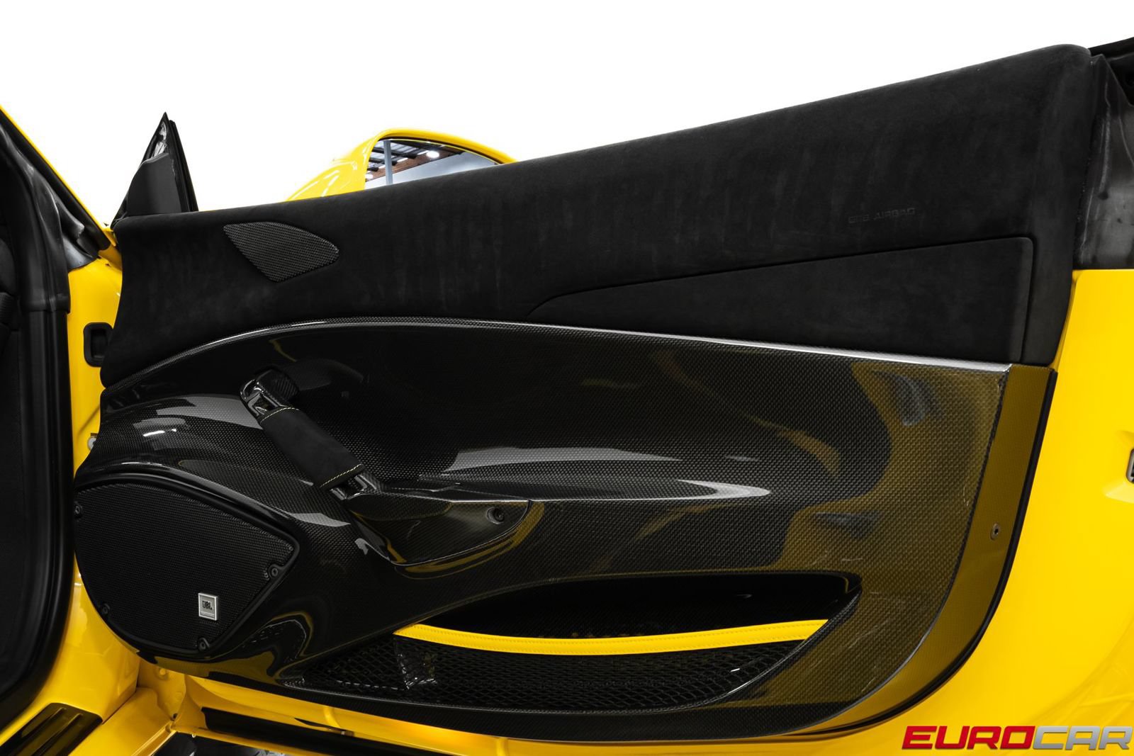 Used 2020 Ferrari 488 Pista Coupe RWD image 34