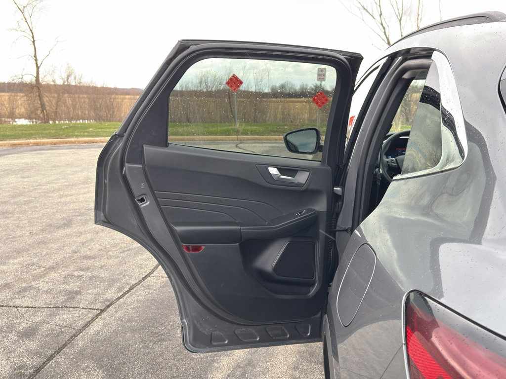 Used 2025 Ford Escape Platinum AWD/4WD image 34