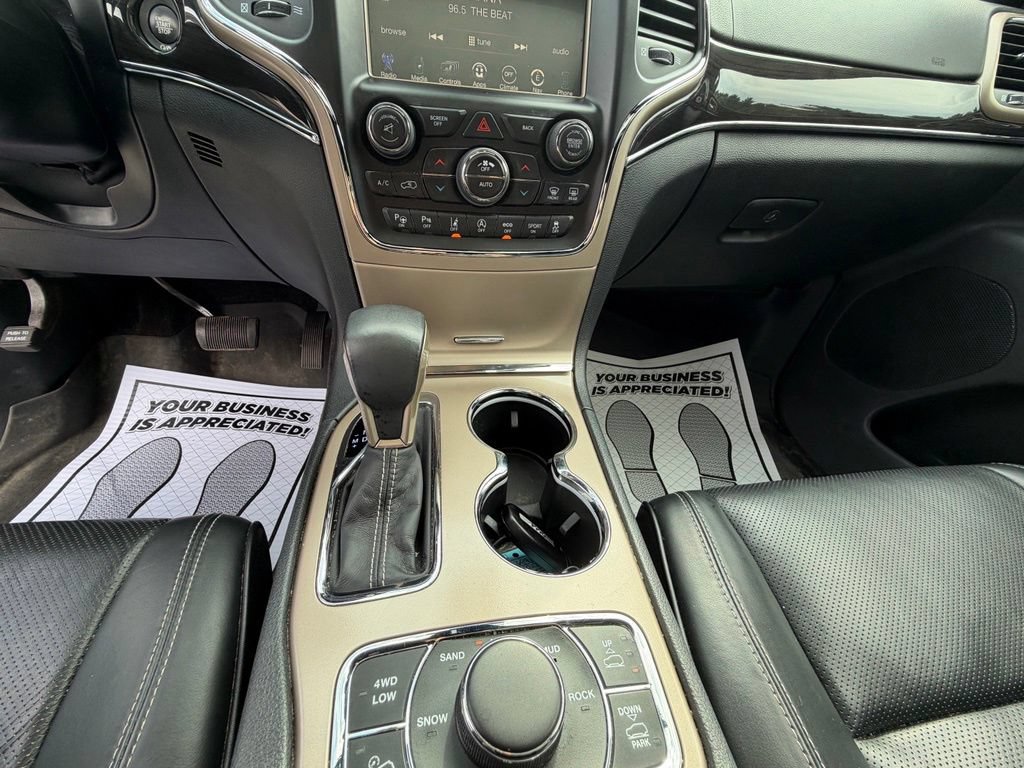 Used 2017 Jeep Grand Cherokee Overland w/ Jeep Active Safety Group AWD/4WD image 29