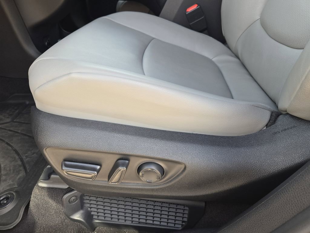Used 2025 Toyota Sienna XLE w/ XLE Plus Package image 26
