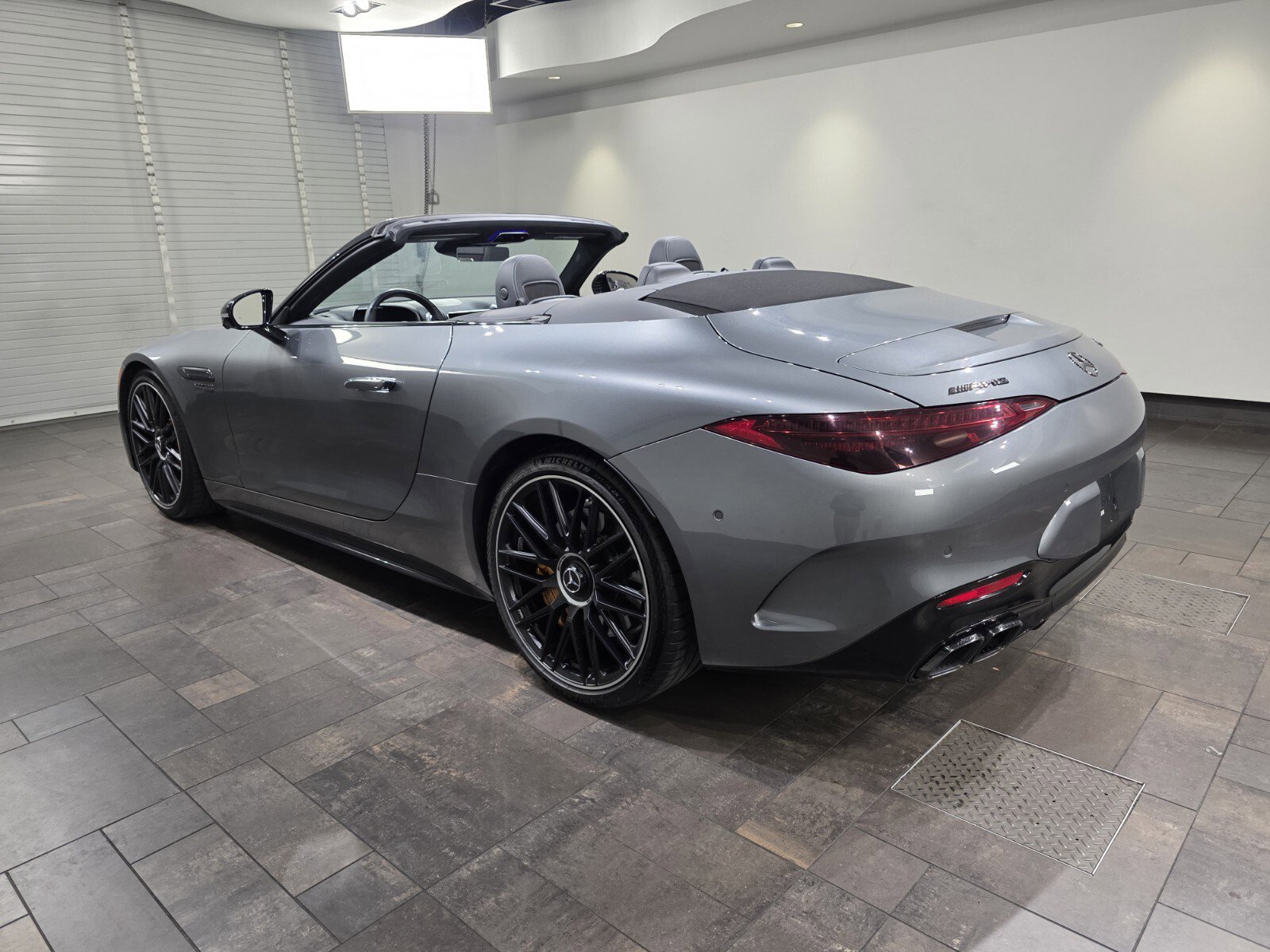 Used 2022 Mercedes-Benz SL 63 AMG 4MATIC image 4