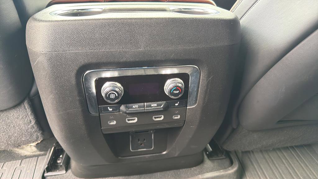 Used 2023 GMC Yukon XL Denali Ultimate image 19