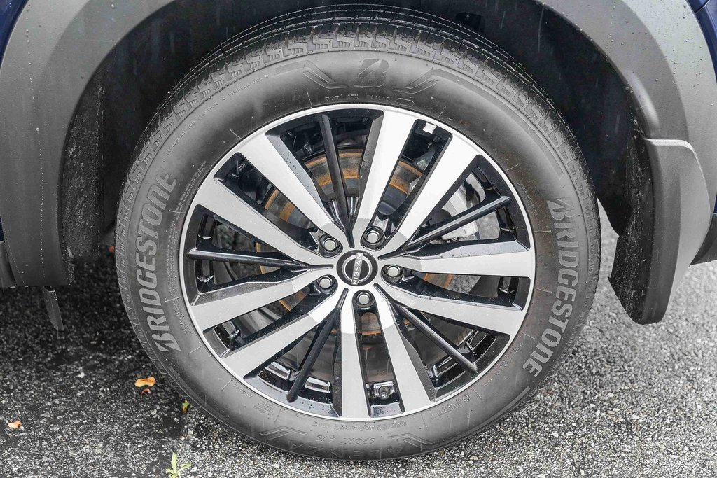 Used 2024 Nissan Pathfinder Platinum image 10