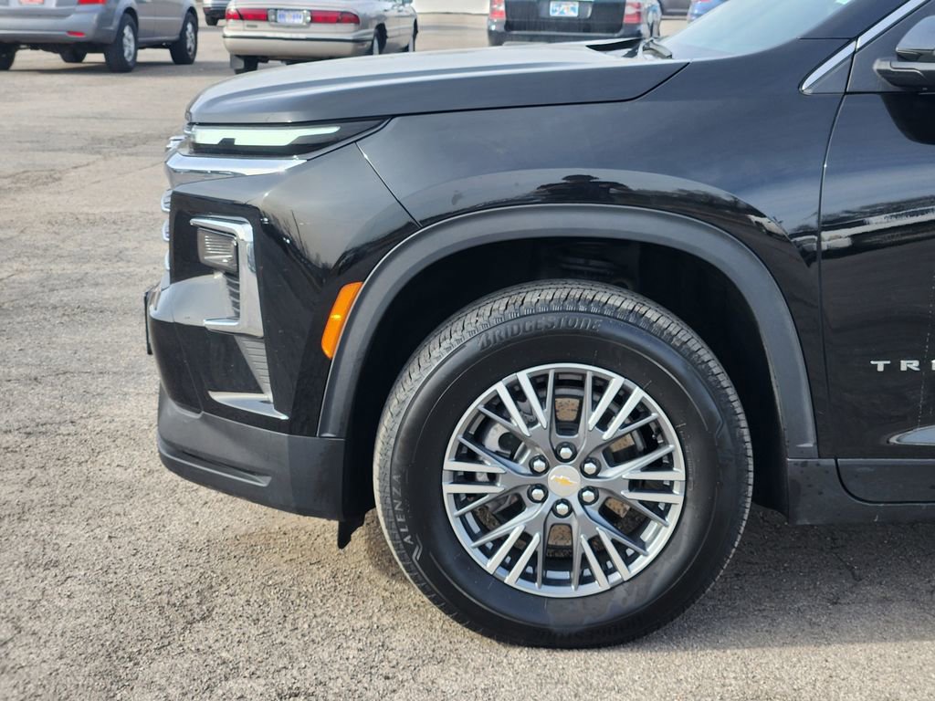 Used 2025 Chevrolet Traverse LT image 8