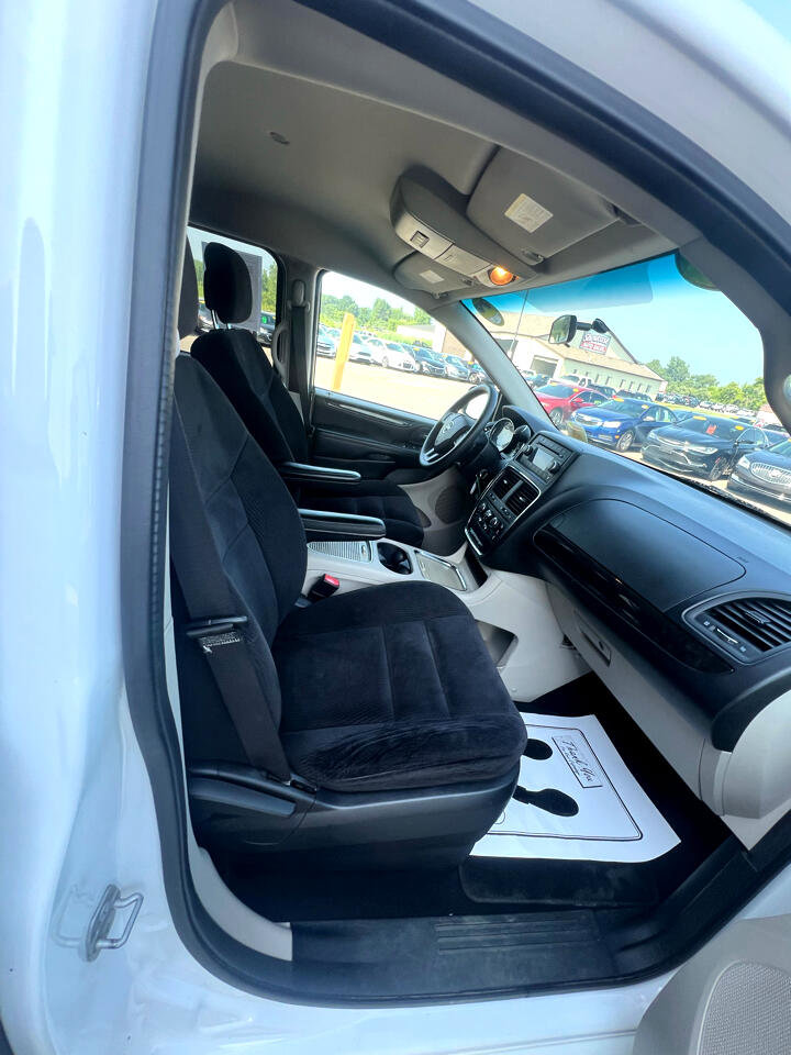 Used 2014 Dodge Grand Caravan SXT image 13