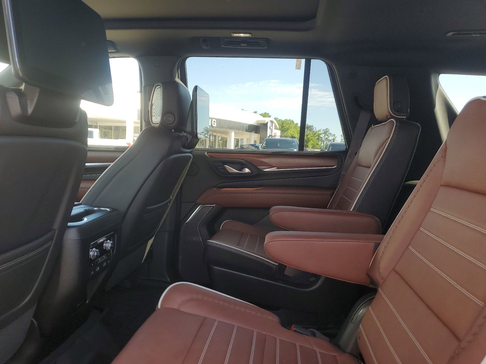 Used 2024 GMC Yukon Denali Ultimate w/ LPO, Floor Liner Package AWD/4WD image 12