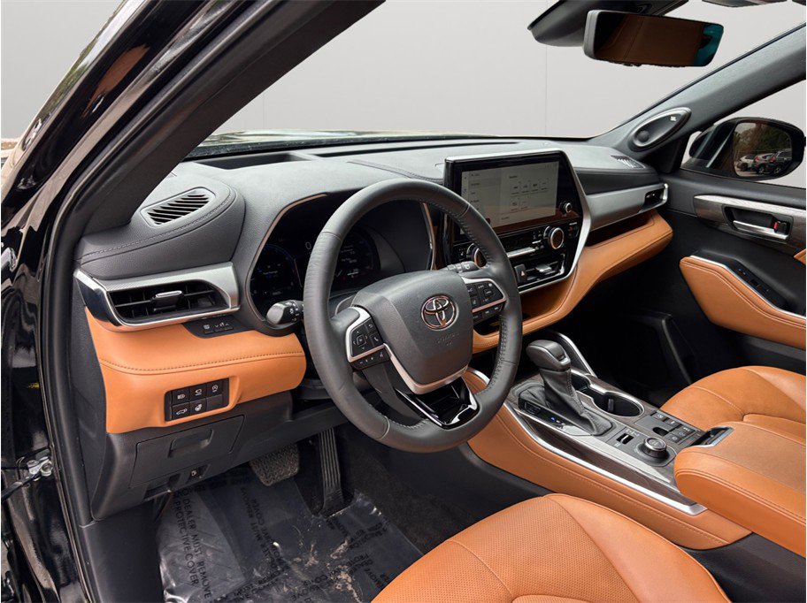 Used 2023 Toyota Highlander Platinum image 6