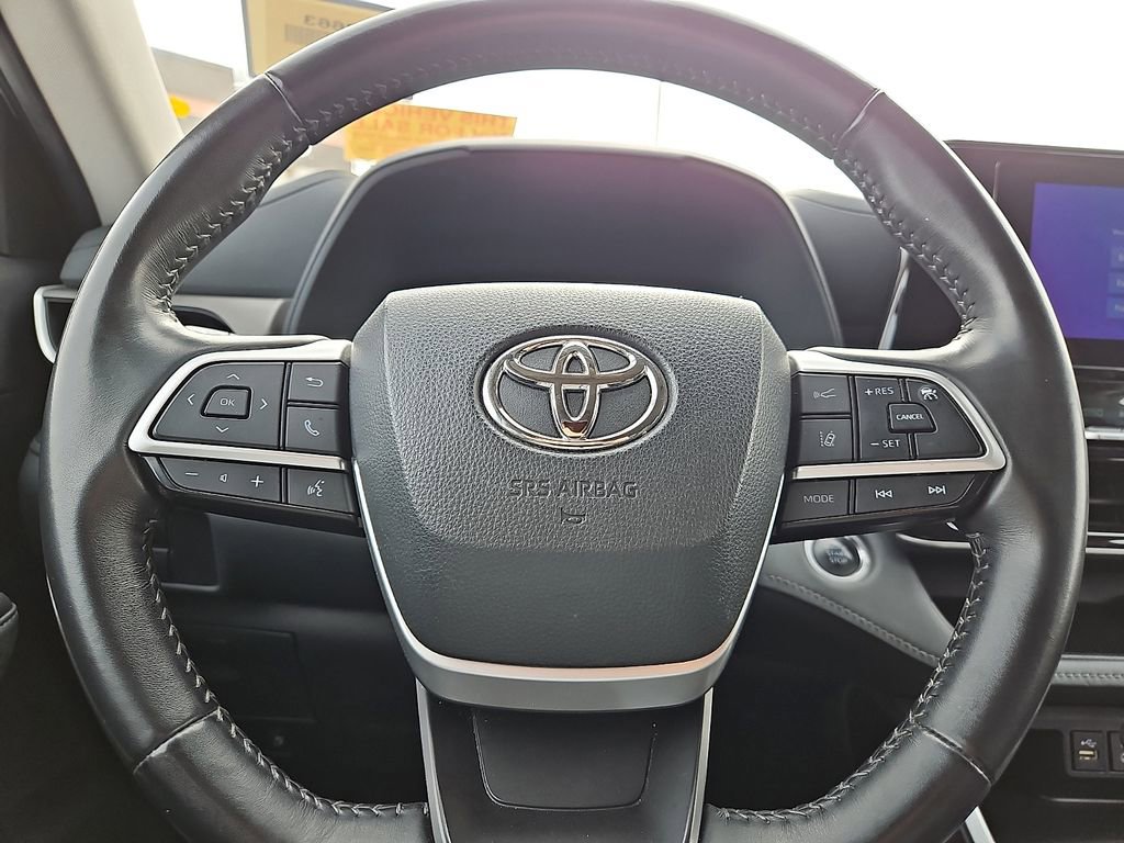 Used 2024 Toyota Highlander LE image 19