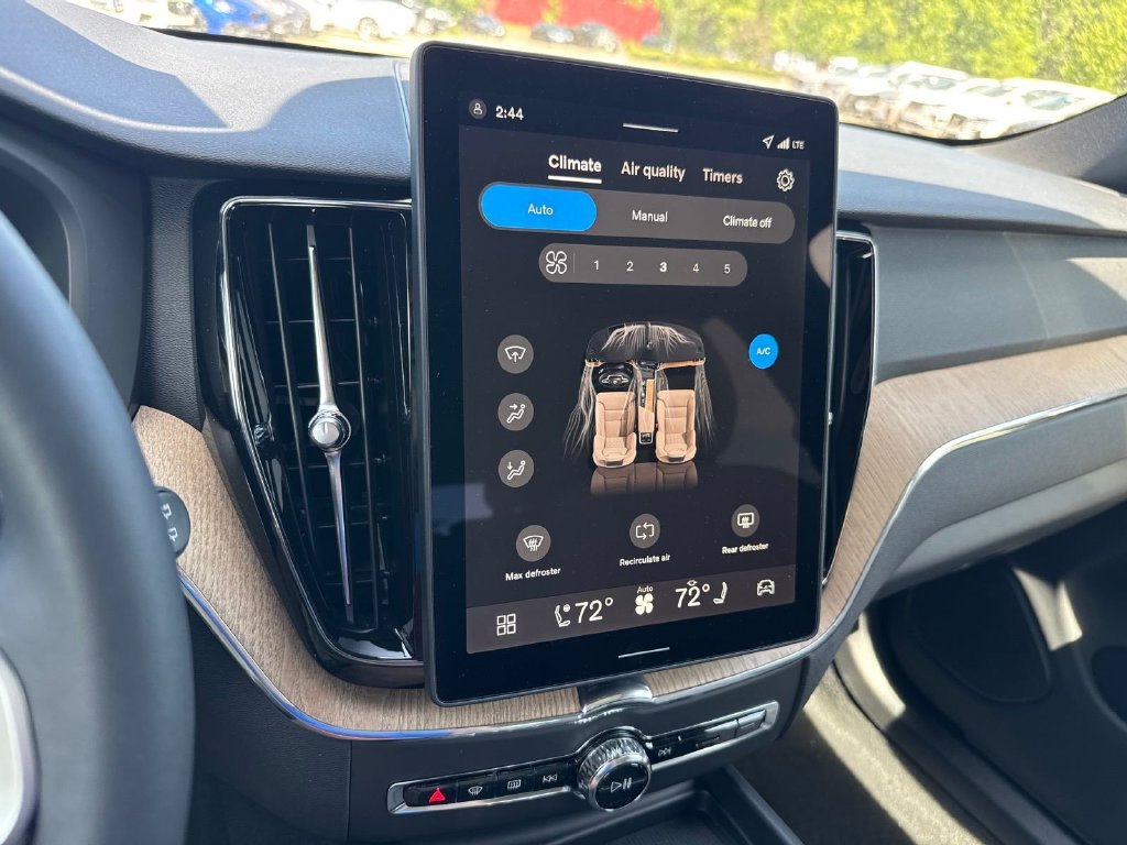 New 2026 Volvo XC60 T8 Plus w/ Climate Package AWD/4WD image 16