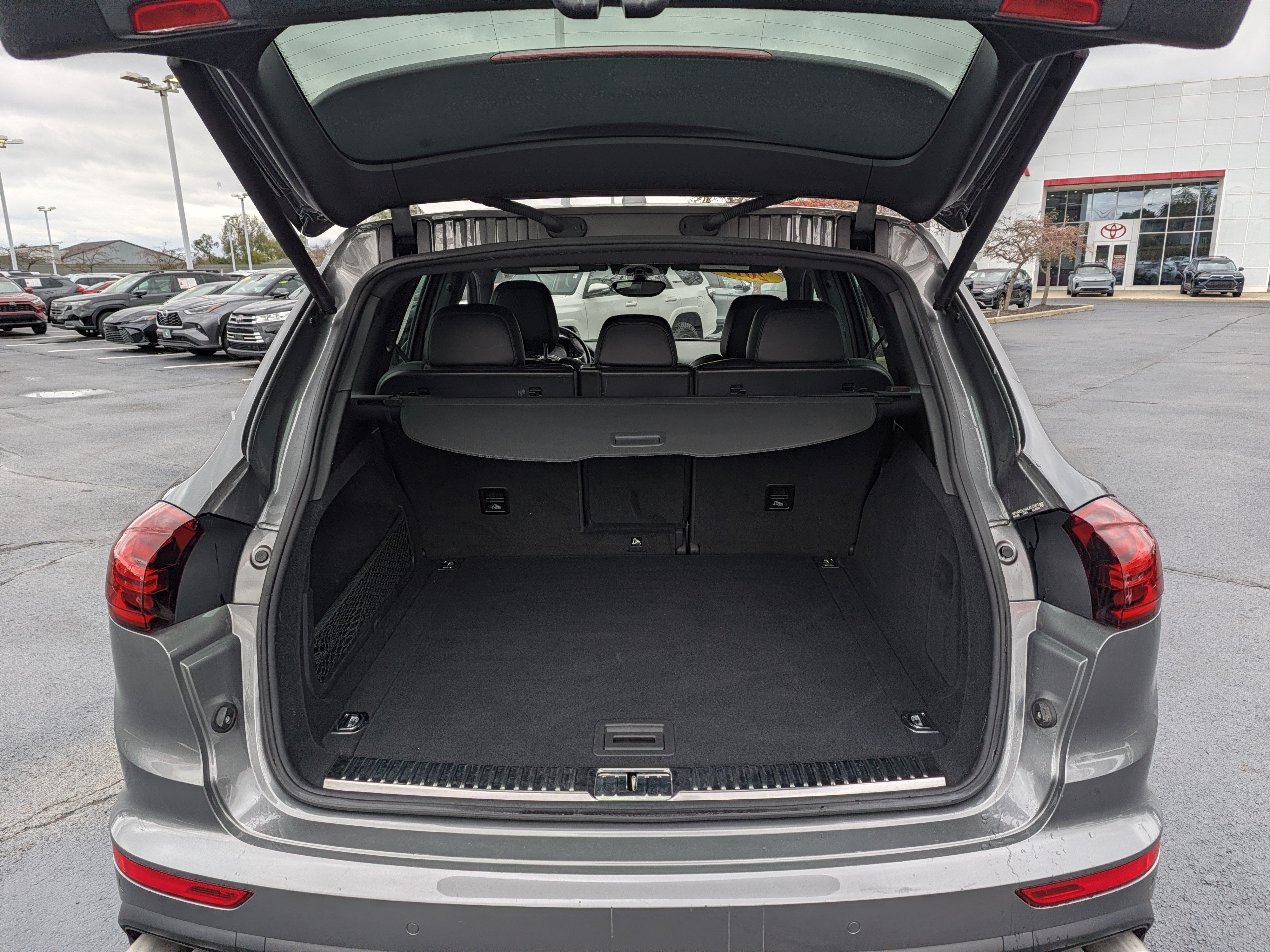 Used 2017 Porsche Cayenne S AWD/4WD image 23