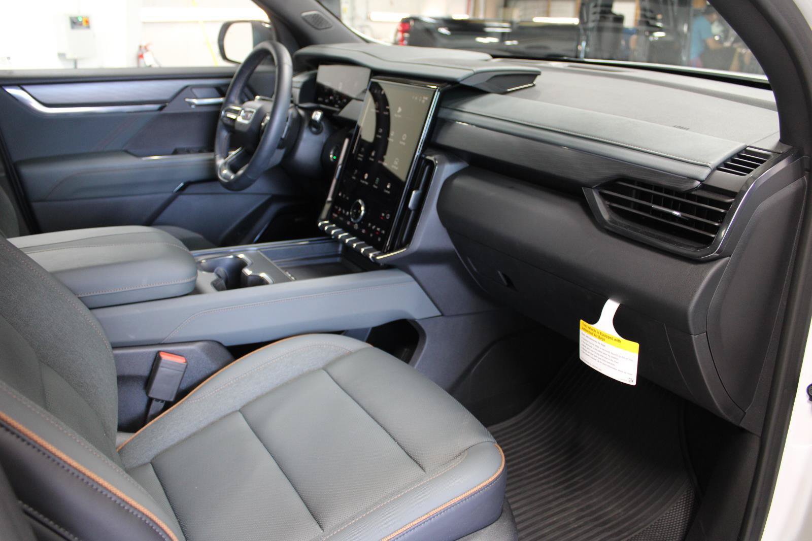 Used 2026 GMC Acadia AT4 w/ Luxury Package AWD/4WD image 19