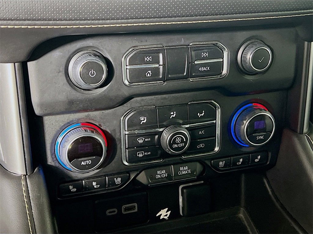 Used 2023 Chevrolet Suburban Premier image 15